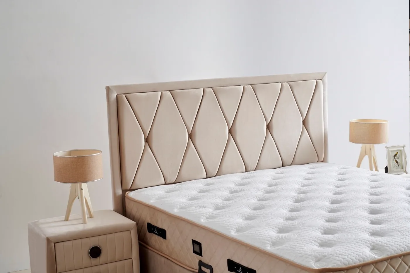Lozan Plus 180 cm Çift Kişilik Baza Başlığı
